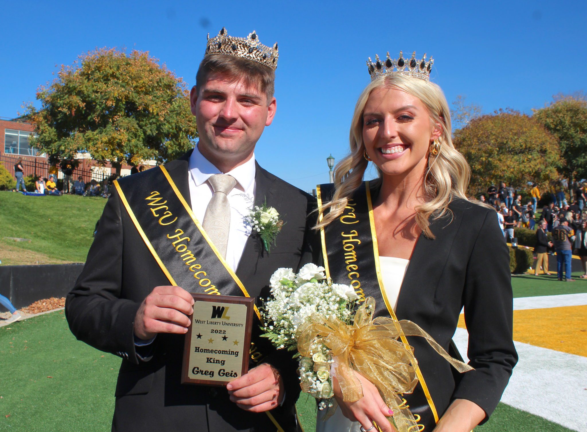 WLU Crowns Homecoming Royalty at West Family Stadium - WLU: News ...