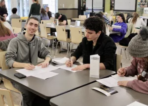 Students taking part in Scholarship Day write notes of thanks to Foundation Scholarship donors.