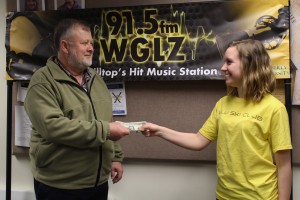 Dave Thomas accepts donation from ski club president Claire Ortenzo. 