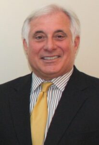Commencement Speaker Alumnus Les DeFelice.