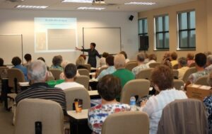 Amelia Jeffers, president of Garth Auctions, presents a class to an overflow crowd.